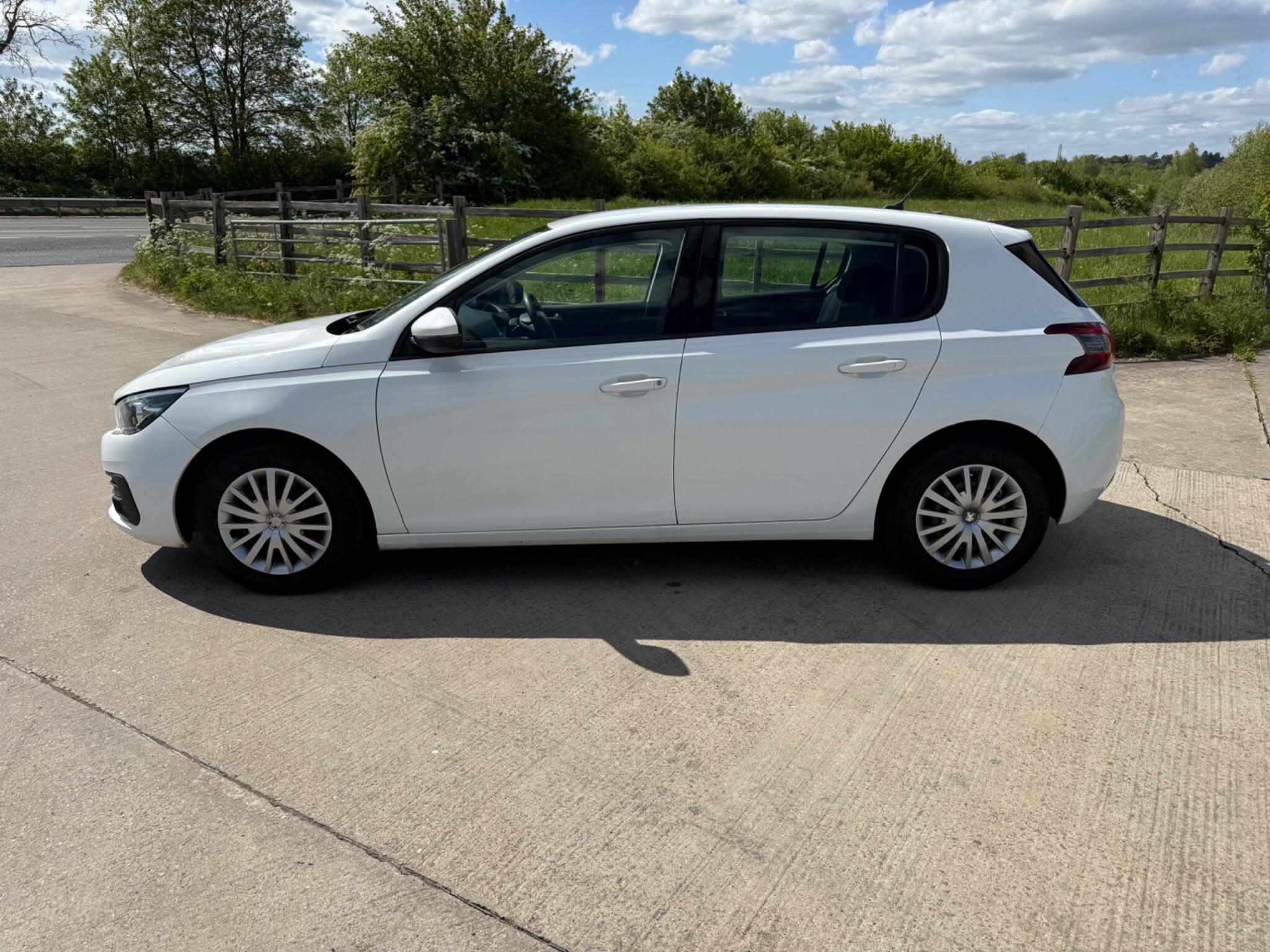 Peugeot 308 1.2 PureTech Access Euro 6 (s/s) 5dr — photo 67 of 100
